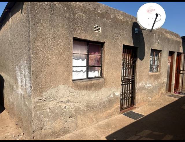 10 BEDROOM HOUSE FOR SALE IN TEMBISA CENTRAL